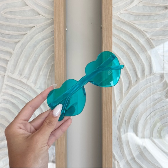 Accessories - Blue Heart Eye Sunglasses